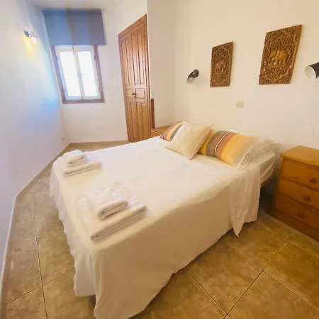 Paradise Holidays 2 Bedrooms & Sea View, Cristianos, Tenerife Apartament Arona (Tenerife)