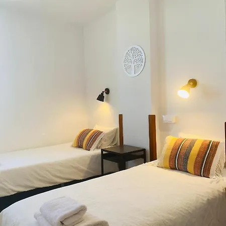 Paradise Holidays 2 Bedrooms & Sea View, Tenerife Apartment *