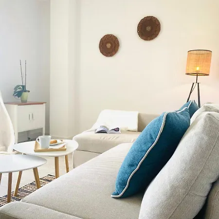 Paradise Holidays 2 Bedrooms & Sea View, Cristianos, Tenerife Apartament